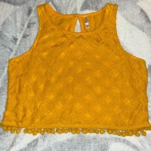 XHILARATION- GOLD SLEEVELESS WOMENS TOP- FLORAL PRINT DESIGN W/ POMPOM TRIM